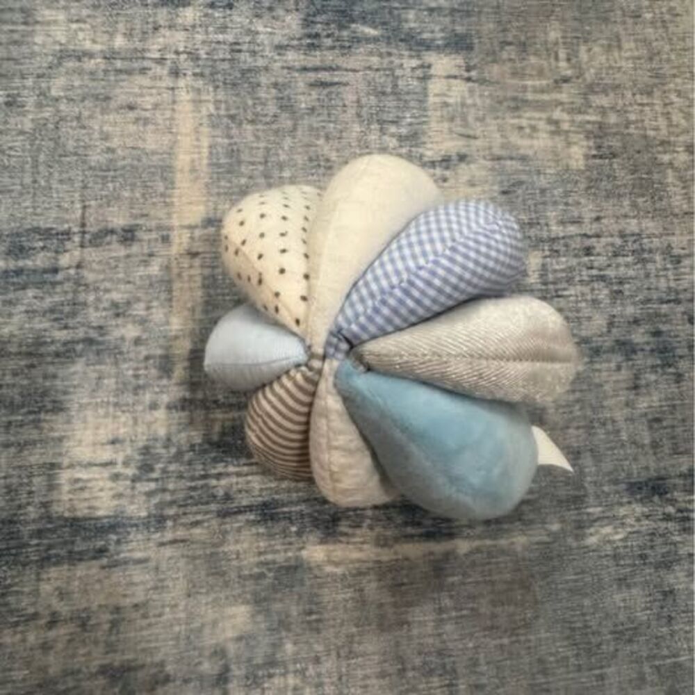 Baby plush sensory ball toy